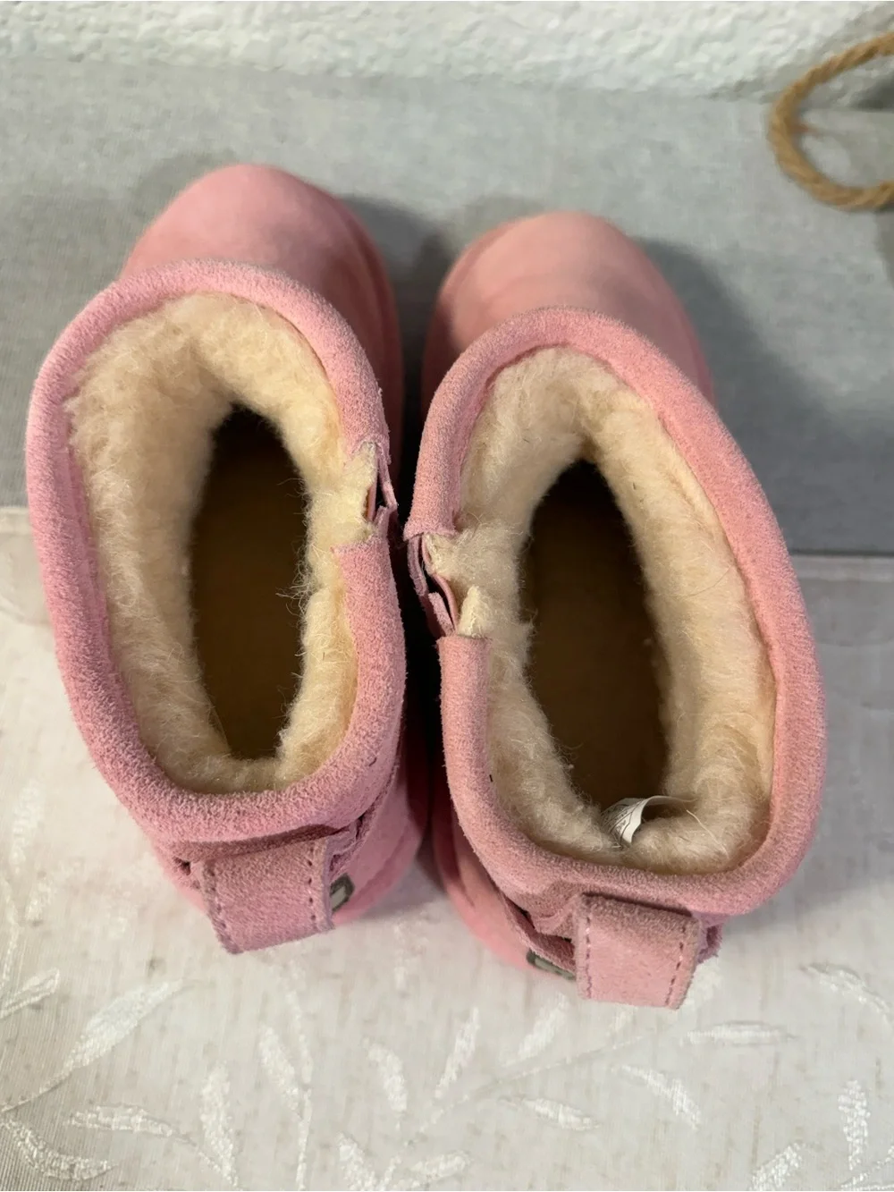 Bearpaw Pink Suede Short Winter Boots Youth Size 4 Warm Fur Lined Slip On⁠